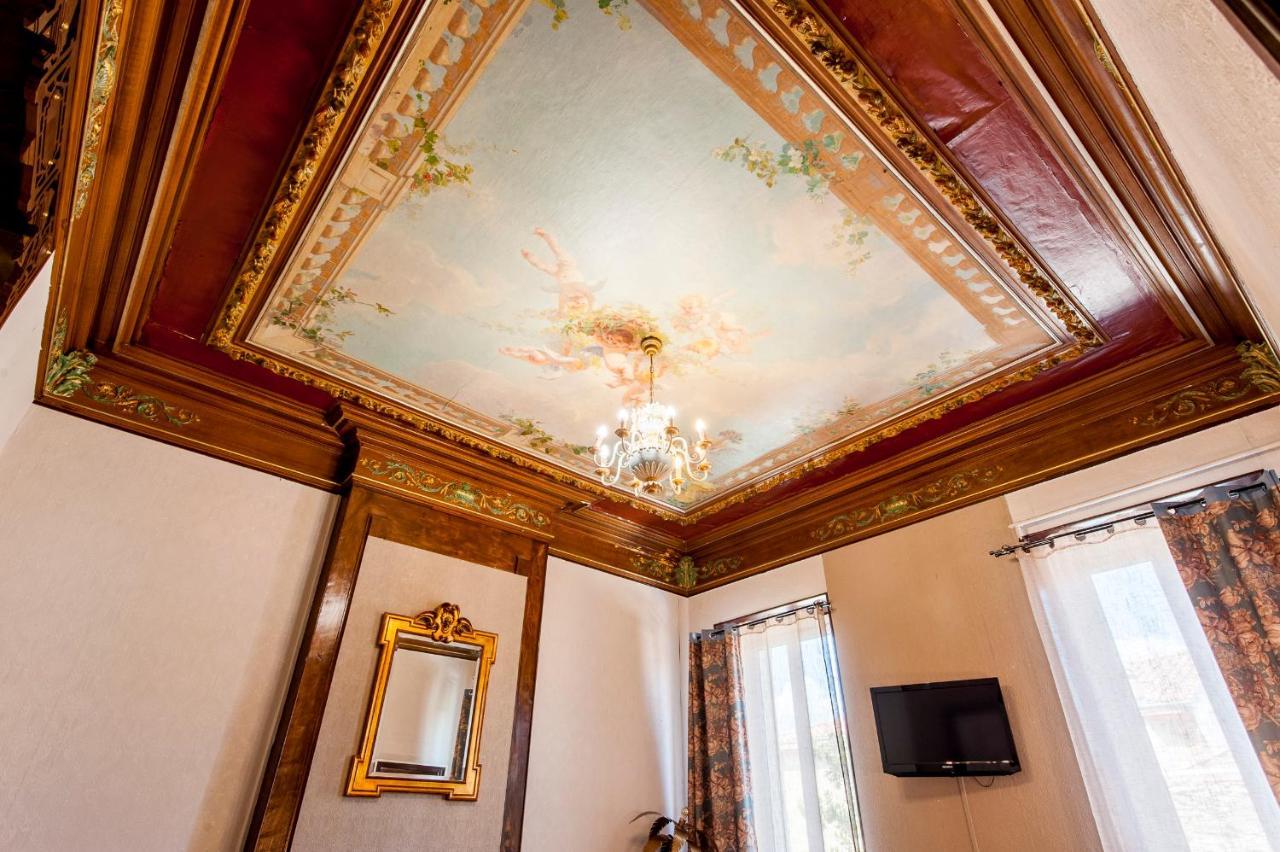 סלון-דה-פרובנס Hotel De Charme Le Provence מראה חיצוני תמונה