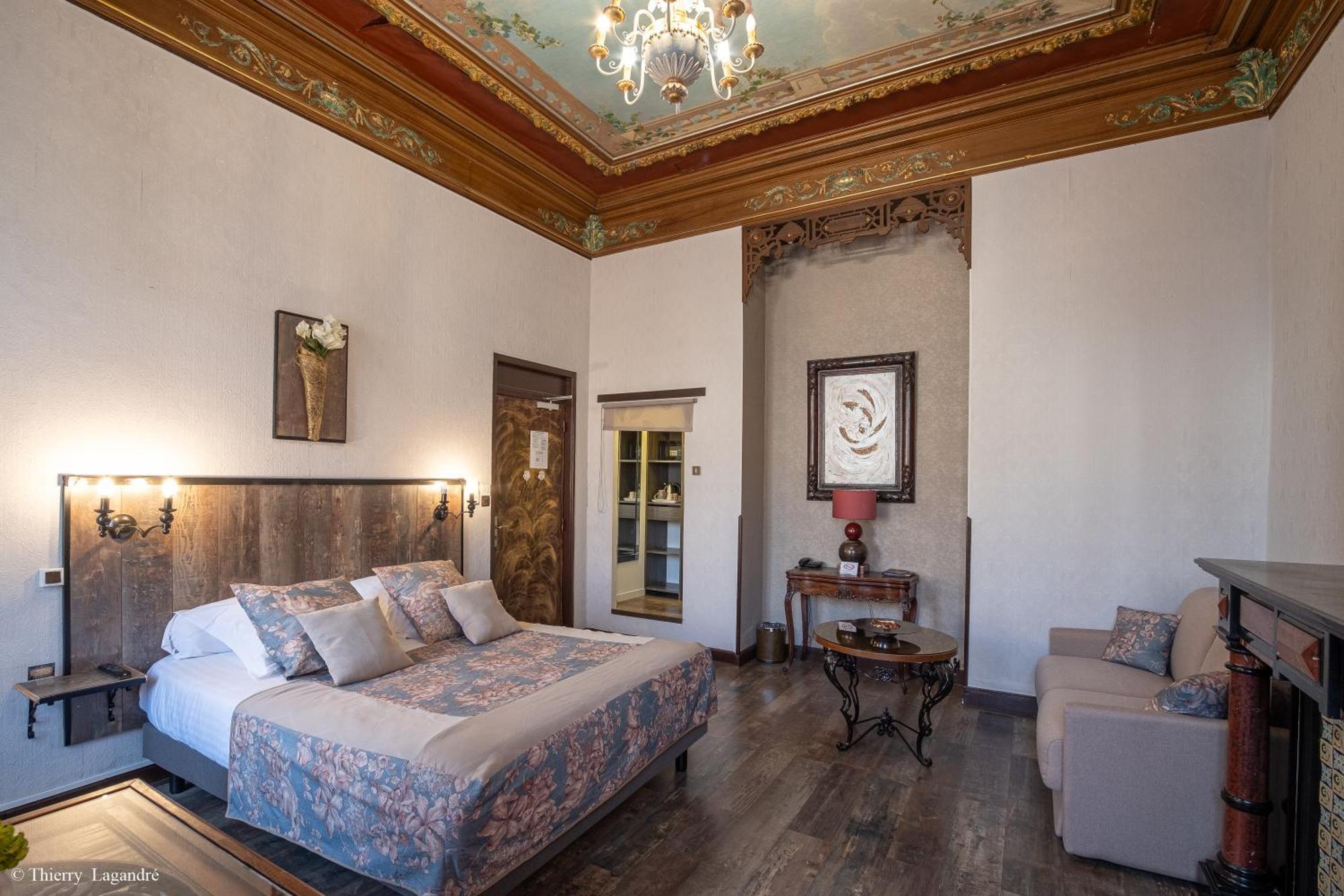 סלון-דה-פרובנס Hotel De Charme Le Provence מראה חיצוני תמונה