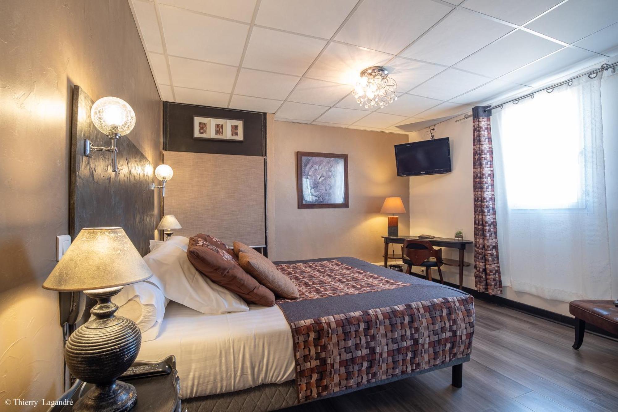סלון-דה-פרובנס Hotel De Charme Le Provence מראה חיצוני תמונה