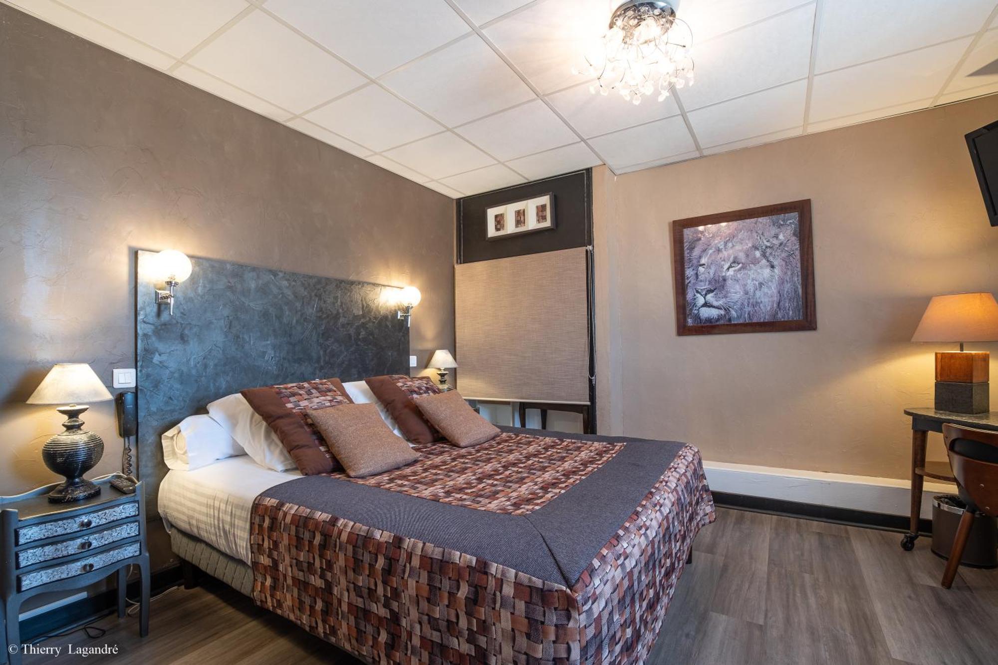 סלון-דה-פרובנס Hotel De Charme Le Provence מראה חיצוני תמונה