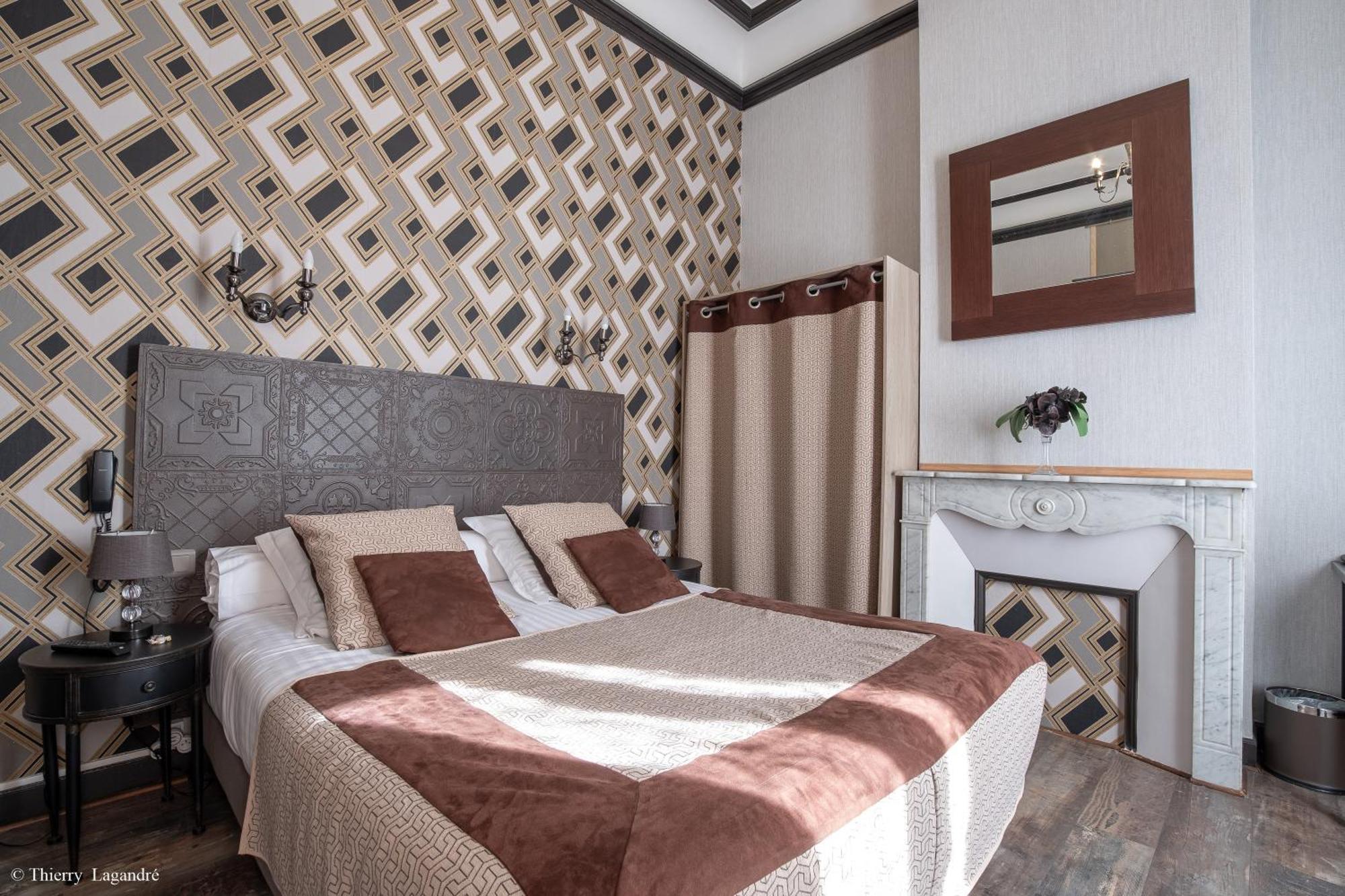 סלון-דה-פרובנס Hotel De Charme Le Provence מראה חיצוני תמונה